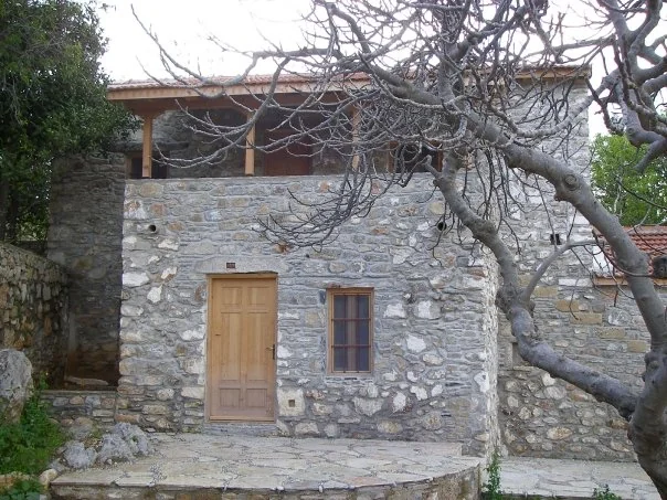 Datça’da geleneksel taş ev ve begonviller